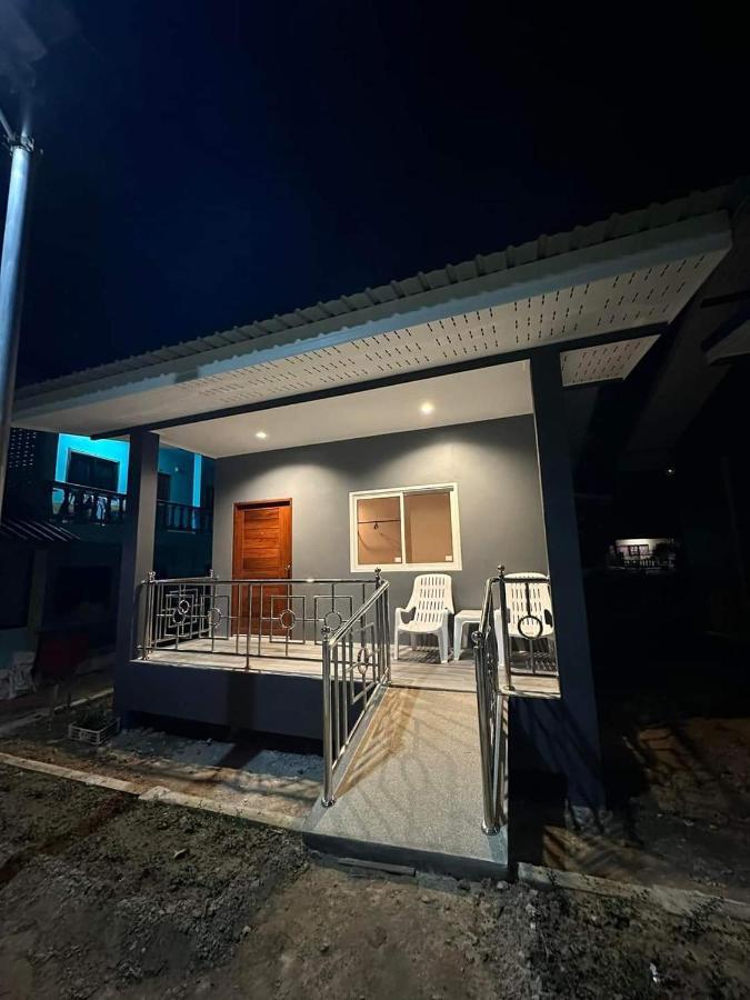Pp. Valentine Bungalow Phi Phi Don Exterior photo